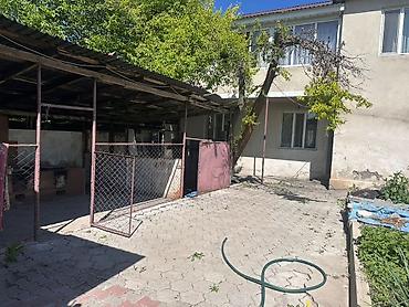 Продажа коттеджей и домов: Продаётся жилой дом с большим земельным участком и хозпостройками. с — 15