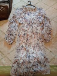 часы наручные бу: Qadın geyimi – çiçək naxışlı uzun don - Rəng: açıq krem fon üzərində