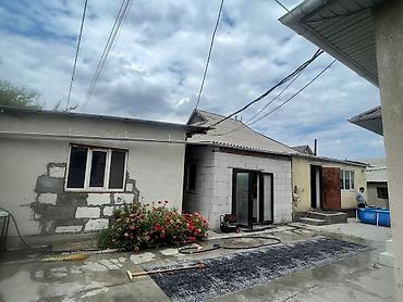 Аренда складов и мастерских: Помещение, оснащенное для пошива одежды, включает несколько рабочих — 7