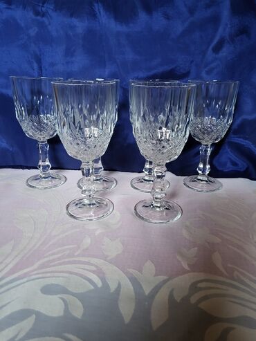 Čaše: Case nove italijanske za vino. 80,90te. Case komada 6 u — 6