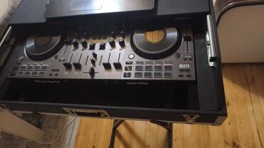 Pianolar: Numark NS4FX Keysi satilir 250 azn istesen 1 ededde stoka var 50 azne