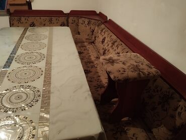 кровать для инвалидов: Угловой кухонный диван с обивкой из ткани с цветочным узором и