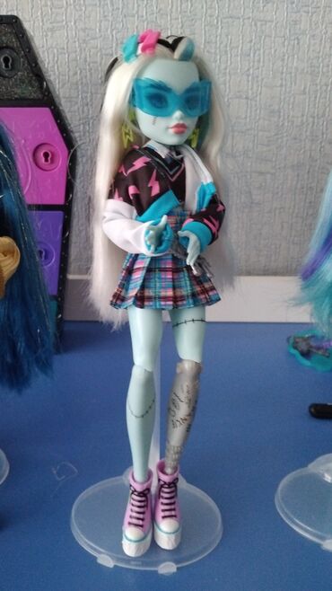 monster qiymeti: Monster High yeni kukla.Her sheyi ustunde