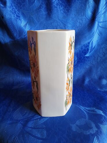 Stare vaze i dekor: Vaza nova Zajecar porcelan 70te. Visina. 17,5cm — 4