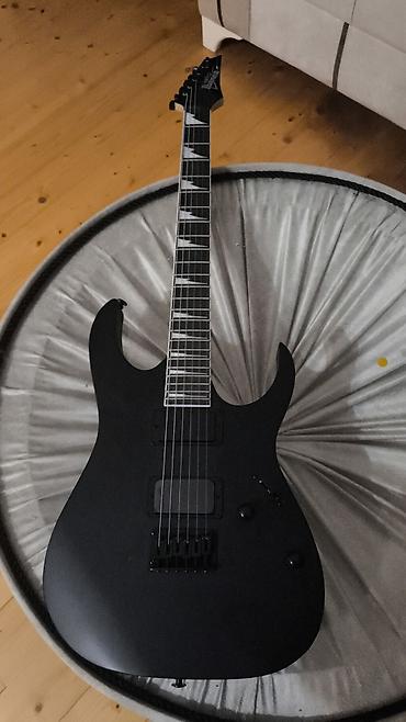 qara çanta: Ibanez elektrik gitara – mat qara rəng, “superstrat” korpus forması — 1