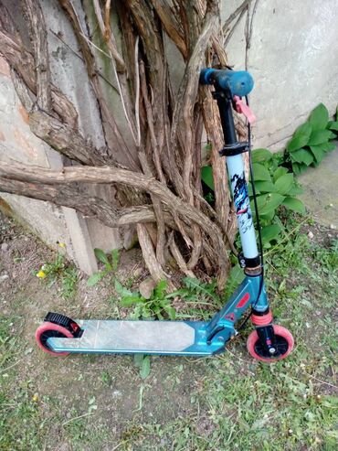 Trotineti, skejtbordovi i hoverbordovi: Trotinet sa rotirajucim tockovima.Dobar ža akrobacije — 9