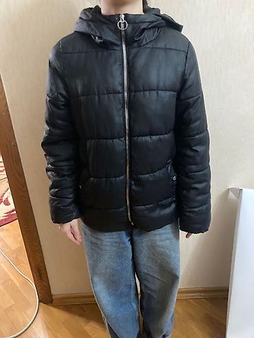 Üst geyimləri: Qadın üçün qara rəngli qış gödəkçə - Model: qısa, yüngül “puff” tipli — 1
