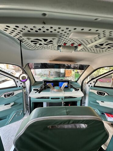 Другие автомобили: Электрический трехколесный автомобиль, представленный в белом цвете с — 9