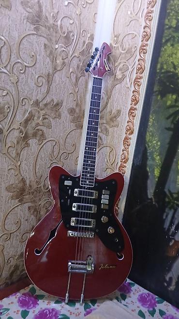 gitara: Azərbaycan xalq musiqi alətləri və elektrik gitara dəsti Tərkib: - — 10