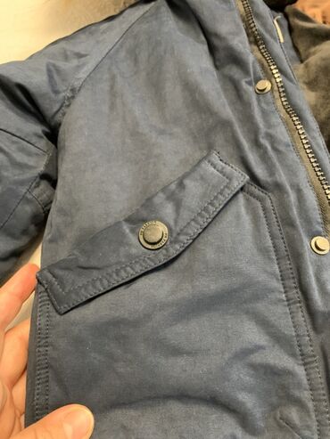 Верхняя одежда: Продаю зимнюю детскую куртку, тёмно‑синяя. Куртка почти новая, носили — 10