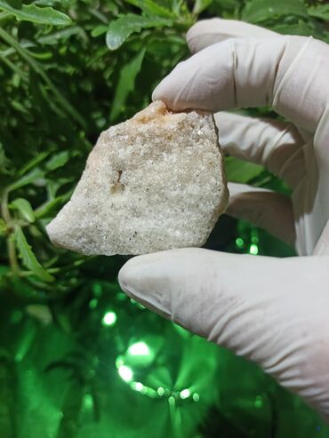 Dekorativ daşlar: İşıq keçirən Təbii Kvars daşı ✨💎 Qiymətlə bağlı maraqlananlar zəhmət — 2