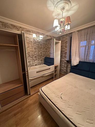Mebel: İşlənmiş, Açılmayan, Dördbucaq masa, 4 stul — 8