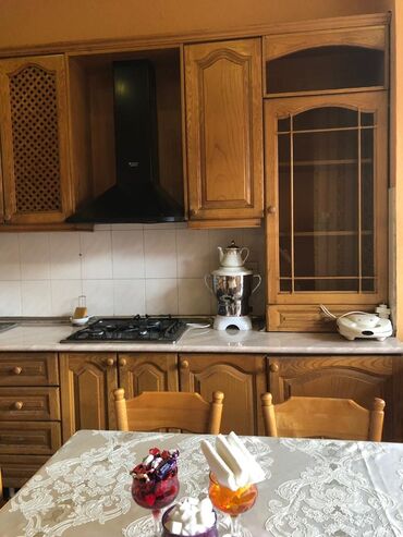 Uzunmüddətli kirayə evlər: Üçmərtəbəli həyətli ev kirayə/təklif olunur. Xüsusiyyətlər: - Geniş — 2