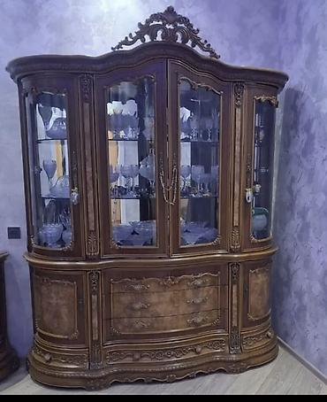Klassik üslubda vitrin-bufet - Material: massiv ağac karkas, təbii