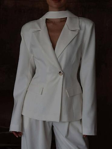 Kompleti: Oversized odelo
6.900 din
S M L — 7