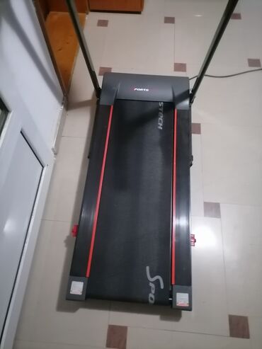 Trake za trčanje: Traka za trčanje Sportstech F10 - Kompaktna električna traka sa — 12