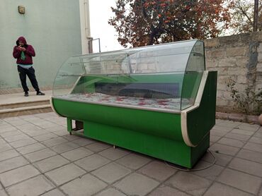 Soyuducu vitrinləri: Soyuducu vitrin – şüşəli, ön tərəfdən məhsul göstərimi üçün geniş — 1