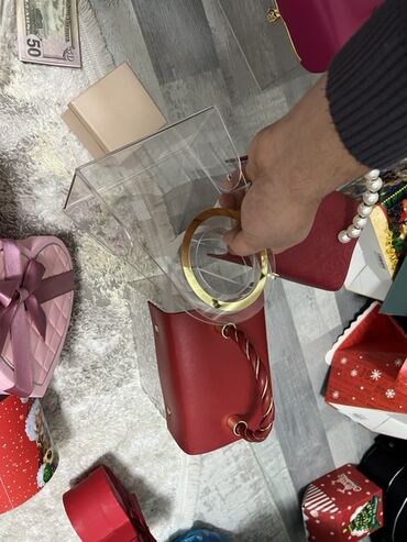 Hədiyyə bağlamaları: Hədiyyə paketi, Yeni, Ödənişli çatdırılma — 16