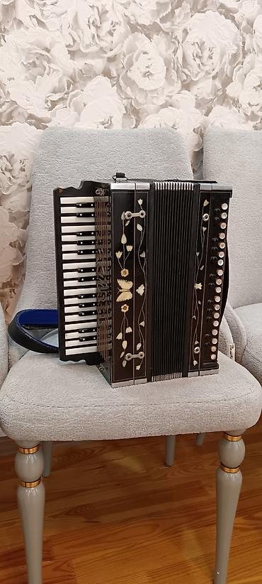 kohnə xalca satisi: Məhsul: Klavişli akkordeon (piano-klaviatura) Təsvir: - Klassik piano — 3