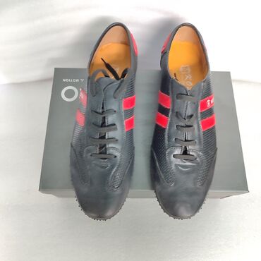 Кроссовки и спортивная обувь: Кроссовки из натуральной кожи 
с перфорацией ( отверстия сбоку) — 8