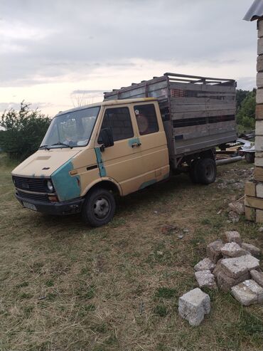 Su nəqliyyatı: Iveco Daily: 2 l | 1988 il 59829 km Universal