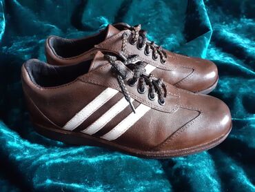 Кроссовки и спортивная обувь: Мужские кроссовки, 43, Adidas, Новый, цвет - Коричневый, Бесплатная доставка