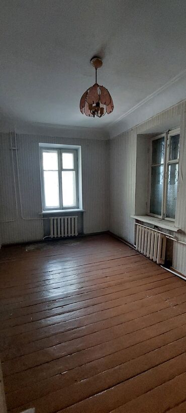 токтогула бейшеналиева: 2 бөлмө, 52 кв. м, Сталинка, 1 кабат, Эски ремонт