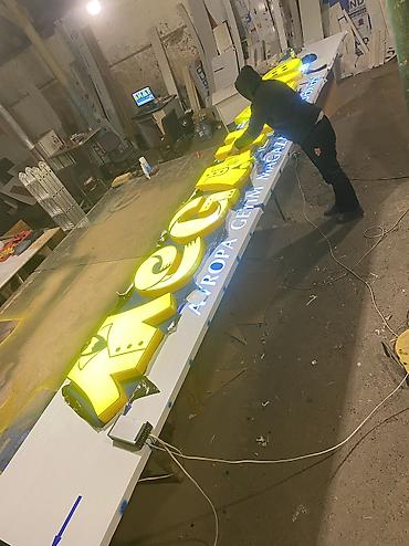 ucuz vizitka capı: Hər növ işıqlı çöl və iç reklamlarının sifarişi qəbul edilir — 10