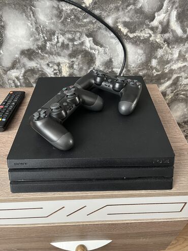 PS4 (Sony Playstation 4): Playstation 4 pro 1 tb Satılır heç bir problemi yoxdur. Zəmanət