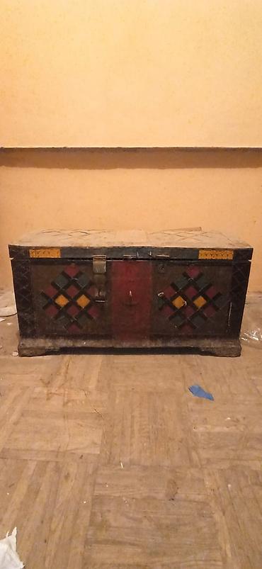 saxta baba geyimi: Taxta dekorativ sandıq/çemodan sandığı - Material: tam ağac gövdə — 1
