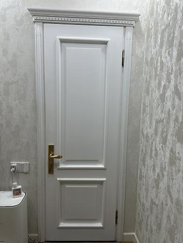 qapi ucun setkalar: Ağ-mat rəng. 210x80 4.5 sm qalınlıq. Şəkildə ruçkalar xaric nə — 4