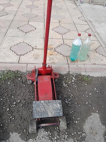 radius teker: Hidravlik domkrat – rulonlu, pedalli tip. - Tip: Döşəmə tipli — 1