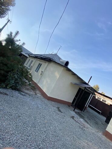 продаю полдома бишкек: Үй, 57 кв. м, 3 бөлмө, Риелтор, Евро оңдоо
