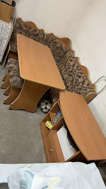 study table: Кухонный уголок с обеденным столом и табуретами + тумба Состав — 3