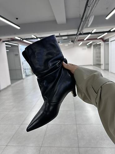 стильные полусапожки: Сапоги, 37, Новый, цвет - Черный, Платная доставка — 1