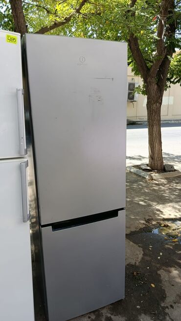 Soyuducular: Indesit iki qapılı soyuducu (alt tərəfdə dondurucu), inox/rəngli metal