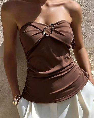 pull and bear helanke: Elegantan ženski top bez bretela sa dekorativnim metalnim prstenom sa — 2