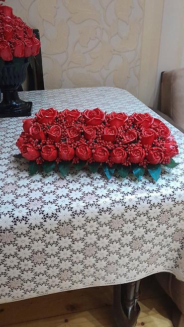 urek sekilleri instagram: Dekorativ süni güllər kompozisiyası - Rəng: parlaq qırmızı gül — 1