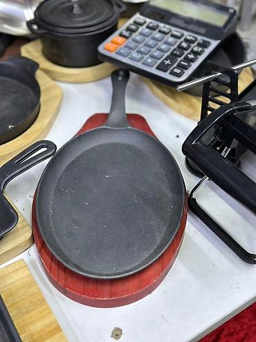 Сковородки: Чугунная сковорода с литой ручкой - Материал: цельнолитой чугун. - — 6