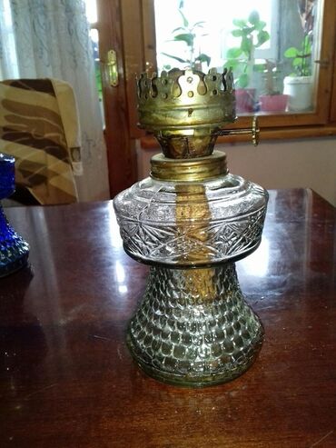 Əntiq əşyalar: Lampa qədimi neft ilə yanır