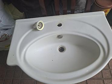 metal keramika: Divarüstü hamam çanağı (seramik) satılır. Uzunluğu 73 santı, Eni 51 — 4