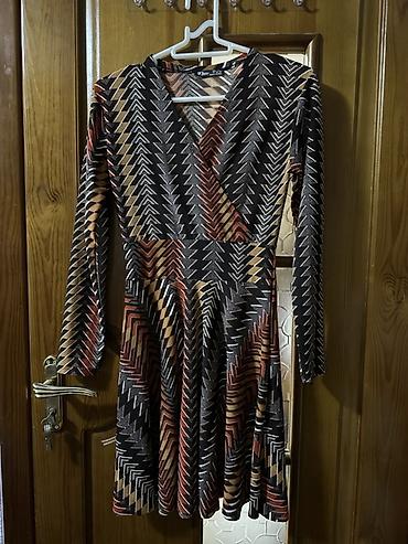 Dəstlər, kostyumlar: 5-15 azn arası geyimlər Qadın geyim dəsti – məhsul 1) Kobalt-mavi — 7