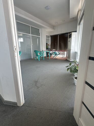 островок в торговом центре аренда: Сдаю Офис, 30 м², В бизнес центре, С видом на горы