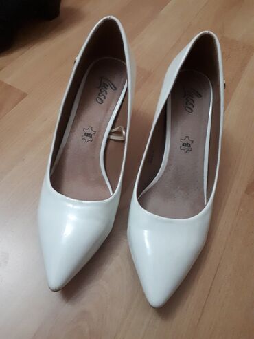 srebrna haljina kakve cipele: Salonke, Lusso, 40