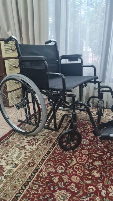 станок для производства перчаток китай цена: Продаю новую инвалидную коляску большого размера, для людей с большим