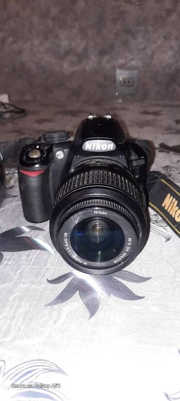 nikon d7000: NikonD3100 tam işlək vəziyyətdə, üstündə əlavə vspişka obyektiv