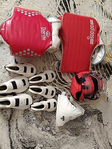 elektirik mator: Taekvondo qoruyucu dəstləri Brendlər: Daedo, Adidas Tərkib: - 2 ədəd — 1