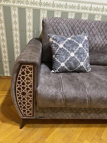 Divanlar: Qonaq otağı üçün şık divan - Rəng: tünd bozumtul (taupe). - Material — 2