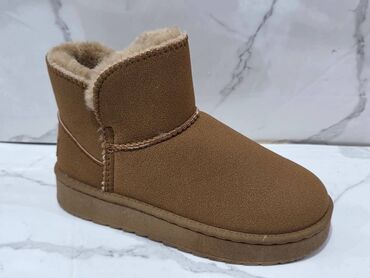 Čizme: Čizme, 38 — 19