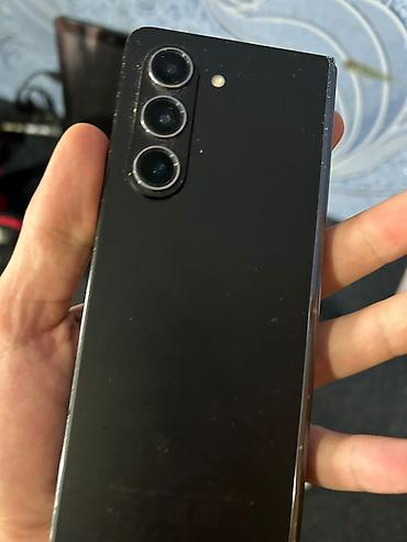 samsung 19: Samsung Z Flip, 256 GB, rəng - Qara, Qırıq — 2